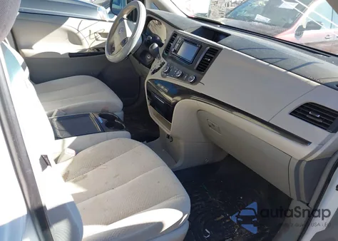 2012 Toyota Sienna Le 7 Passenger z USA, uszkodzony, nr VIN 5TDJK3DC3CS048579